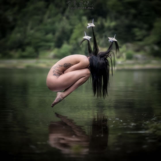 教你如何拍悬?。浩∪讼窈笃诖蠼颐?/></p>
<p>　　↑ 单看Sebastien Barriol这张作品，你能想到他是如何拍摄的吗？</p>
<p align=