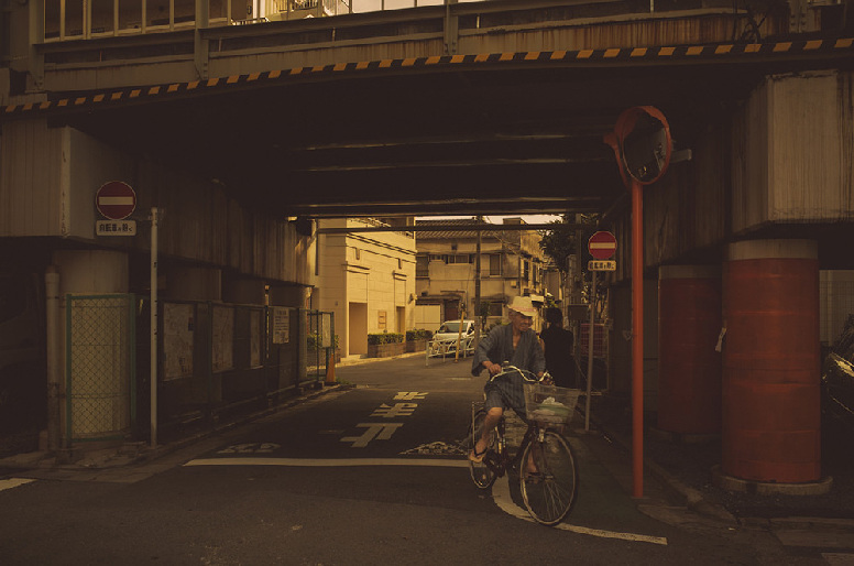 日本街头：世本多彩，我本无形