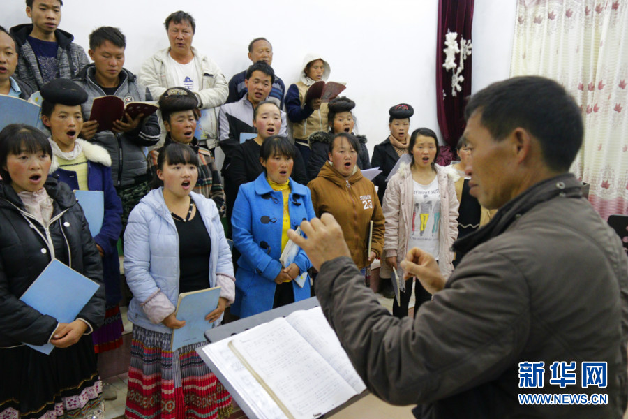 “拿起锄头干活，放下锄头唱歌”——他们从田间地头唱到国际舞台