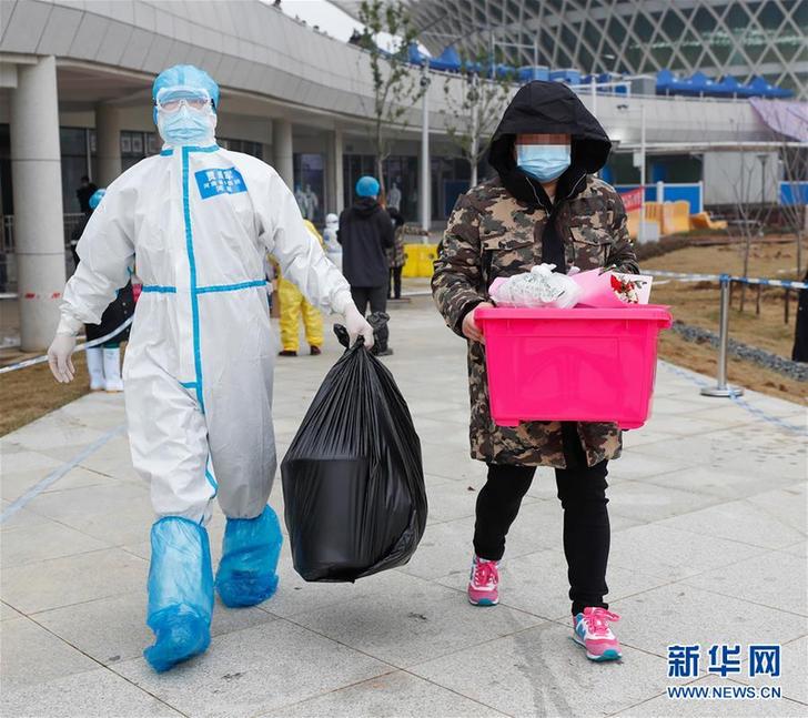 治病，也治心！——武汉市首个中医方舱医院首批患者治愈出院