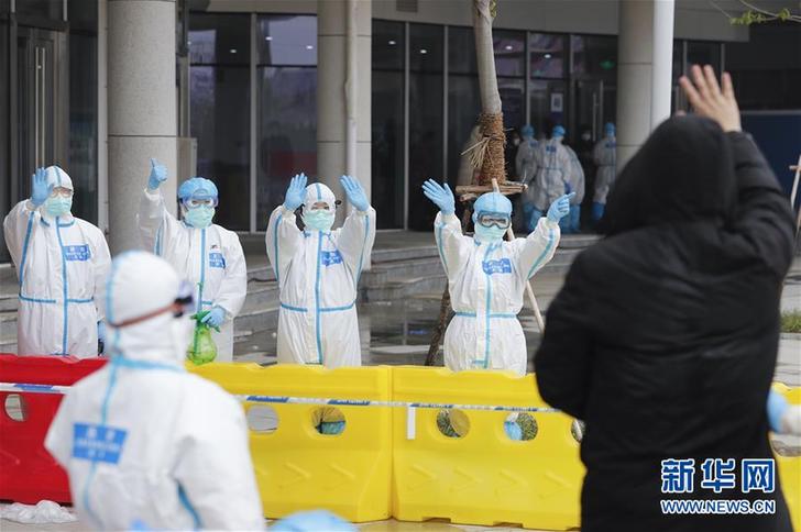 治病，也治心！——武汉市首个中医方舱医院首批患者治愈出院
