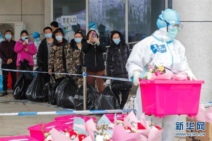 治病，也治心！——武汉市首个中医方舱医院首批患者治愈出院