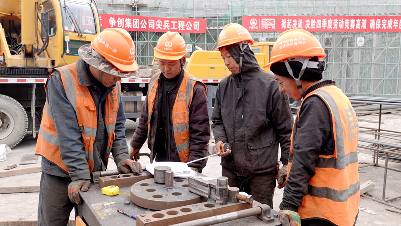 除夕，他们奋战在贵南高铁建设工地