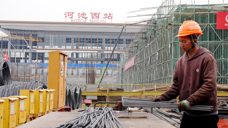 除夕，他们奋战在贵南高铁建设工地