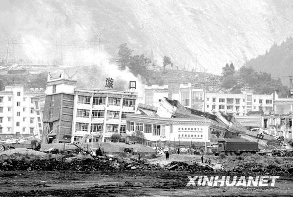 这是遭到严重破坏的汶川县映秀镇漩口中学楼房（2008年5月14日摄）。